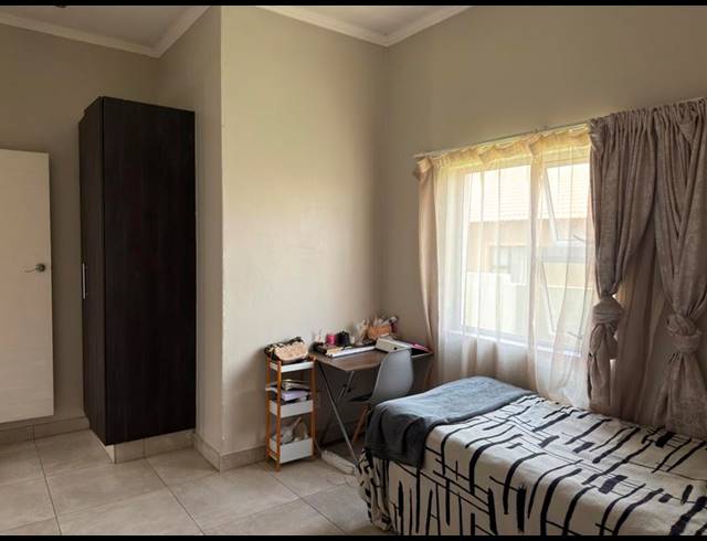 4 BEDROOM TOWNHOUSE FOR SALE IN THATCHFIELD